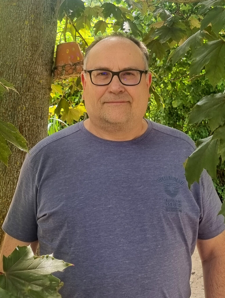 Porträtfoto von Uwe Neumann, Vorsitzender Verbandsvorstand im Kita-Verband Hameln-Pyrmont, mit freundlichem Lächeln.